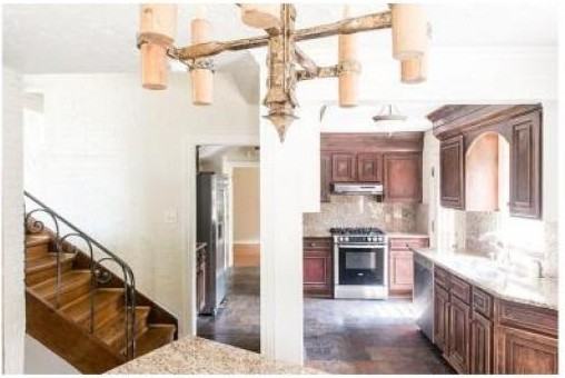 7066 Warwick Rd - Photo 3 of 6