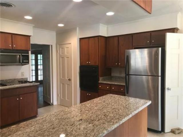 439 S Washington St - Photo 2 of 6