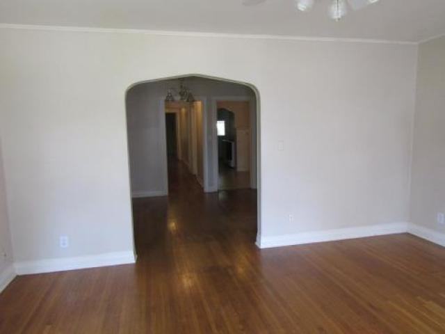 1614 S Jamestown Ave - Photo 3 of 6