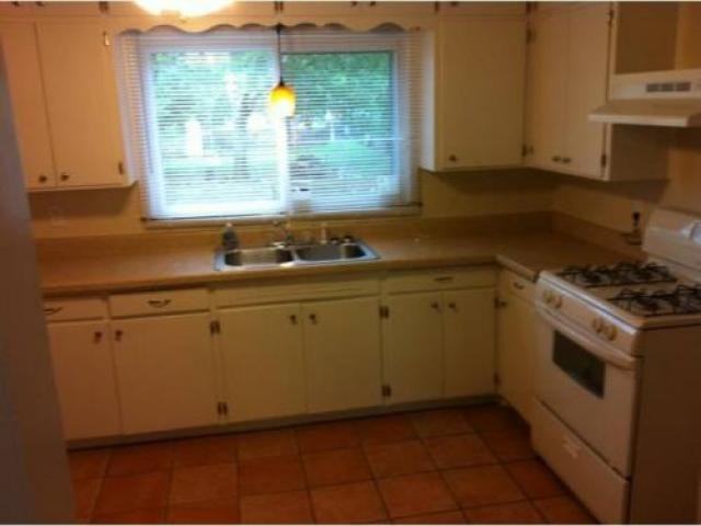 2525 Texoma Dr - Photo 3 of 5