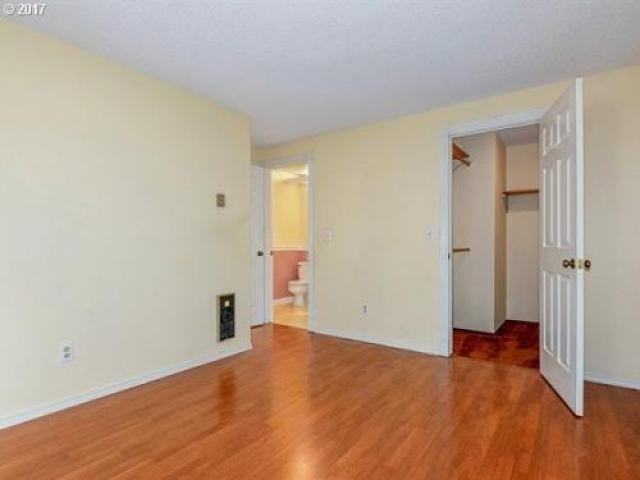 621 NE 127th Ave - Photo 3 of 6