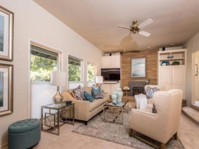 140 Twin Oaks Dr - Photo 2 of 3