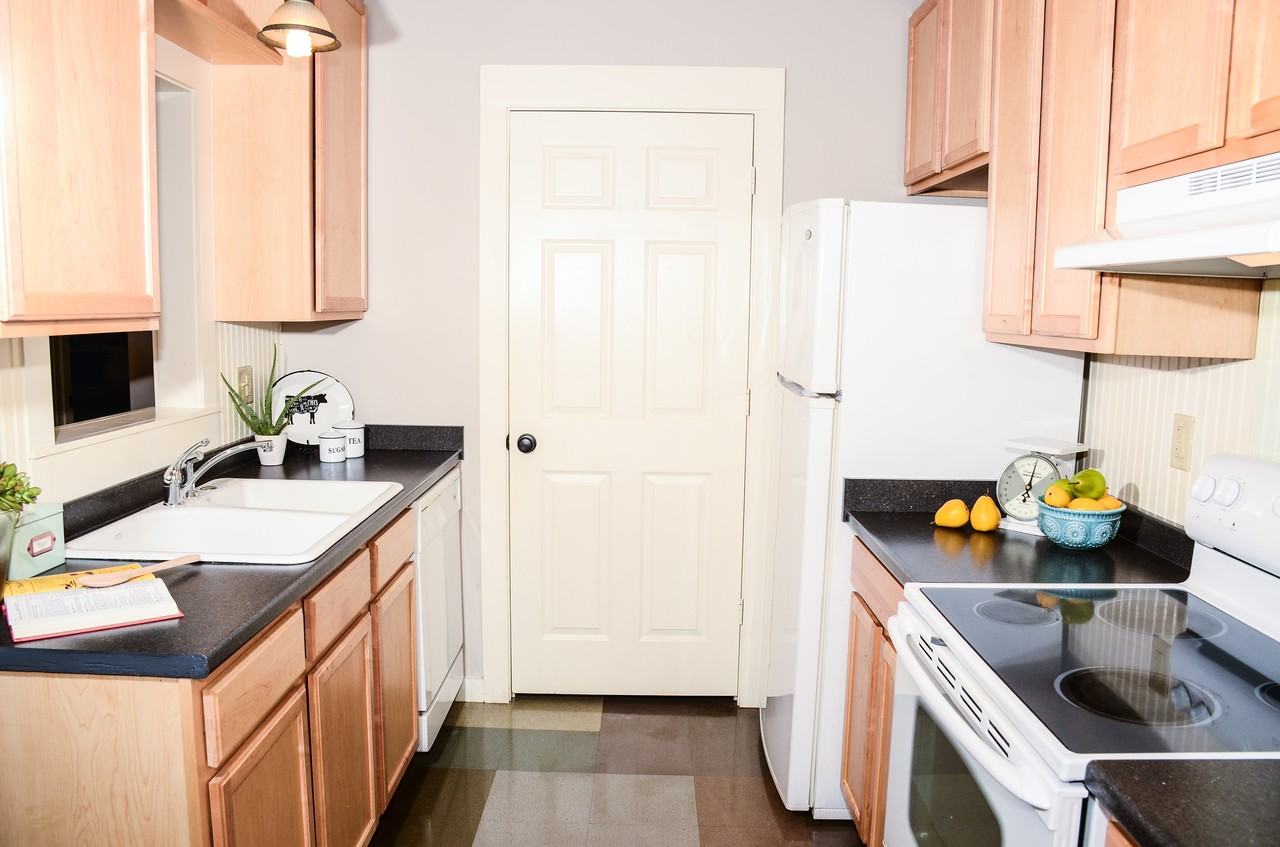 3401-3405 Girard Court - Photo 3 of 8