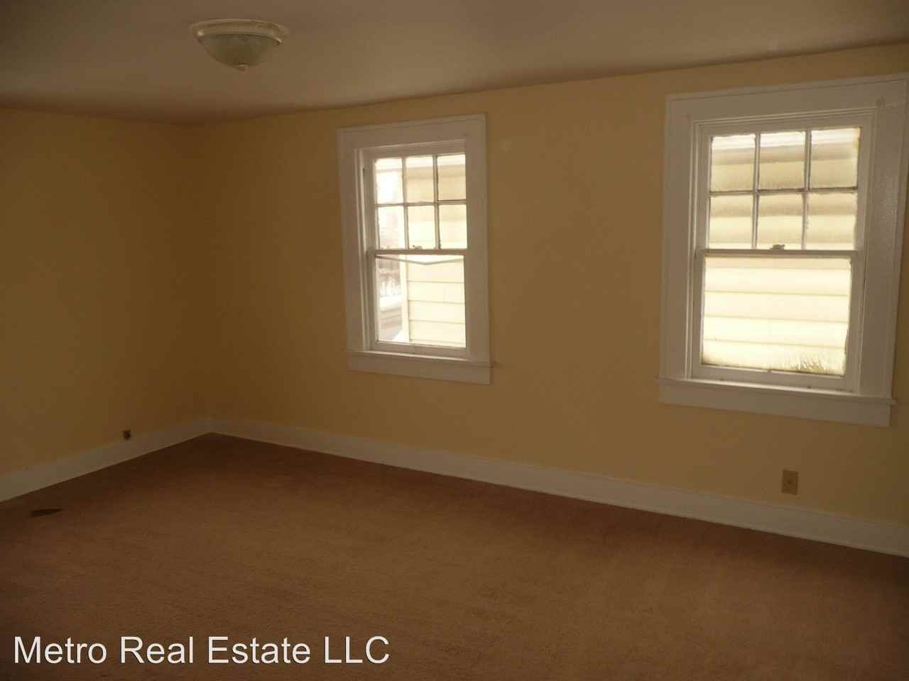 4115 S Clinton St - Photo 3 of 7