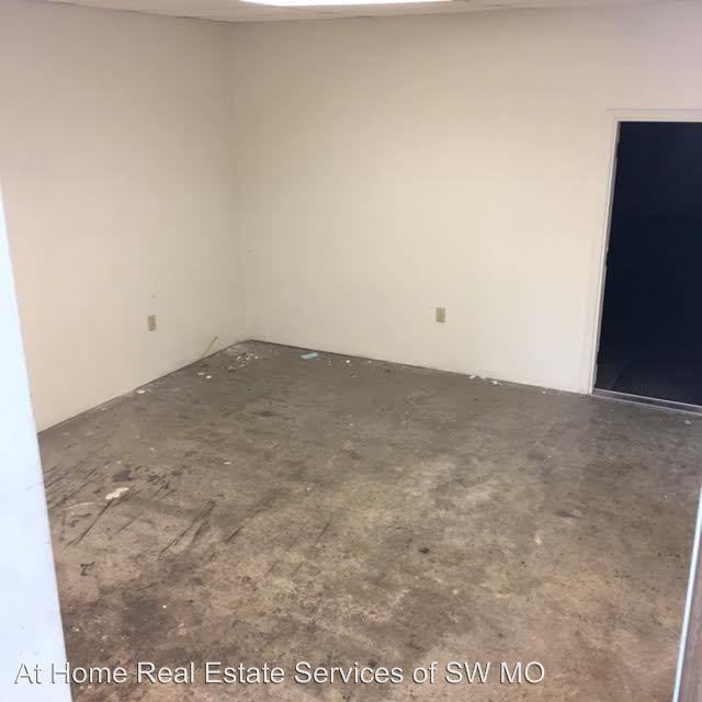 3389 S Scenic Ave - Photo 3 of 10