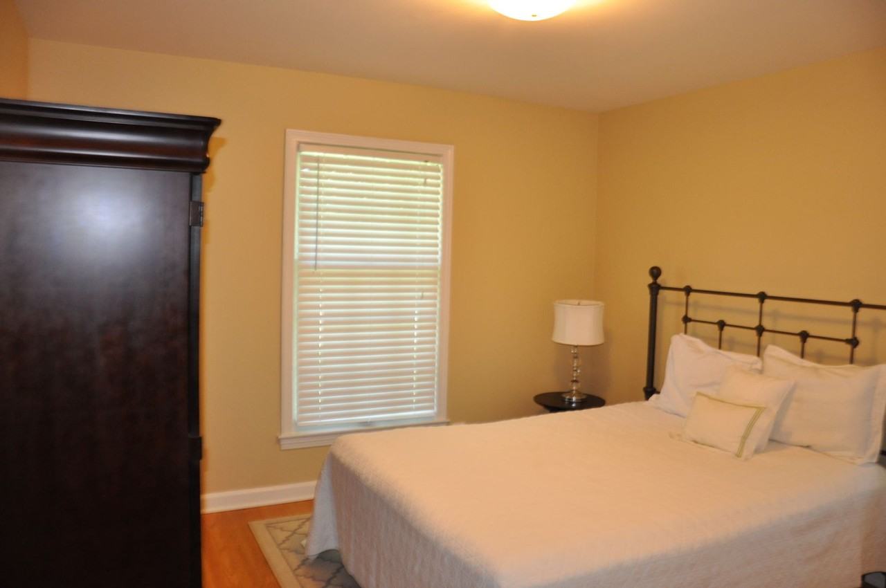 1606 Lynn Way - Photo 3 of 20