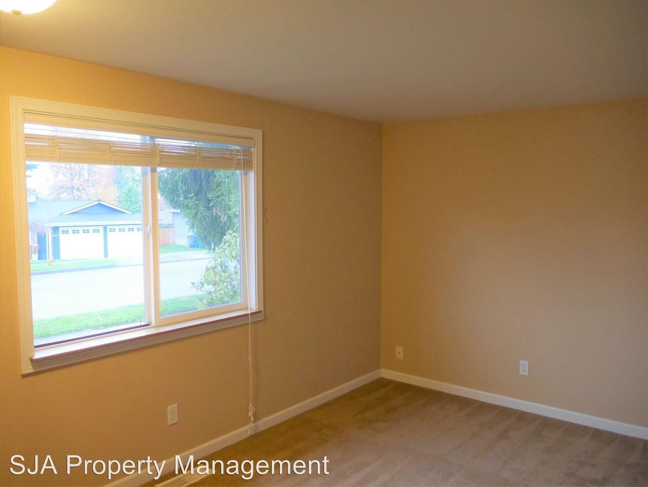 2526 Smithers Ave S - Photo 3 of 14