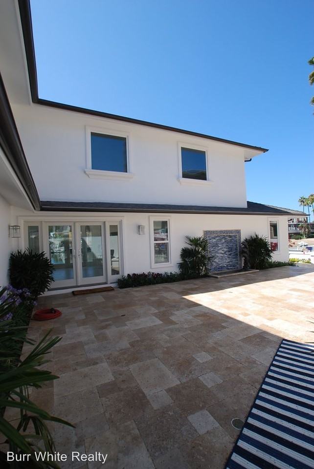 7 Balboa Coves - Photo 2 of 15