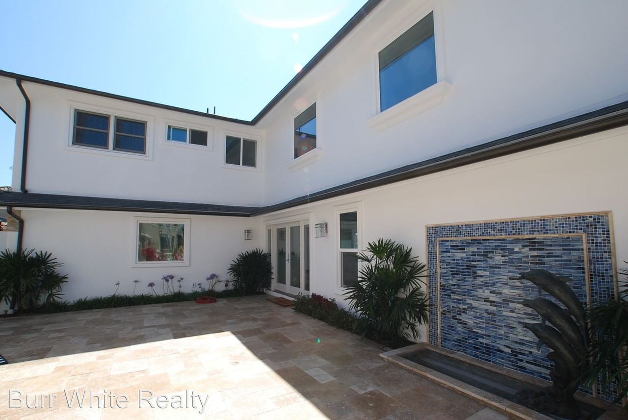 7 Balboa Coves - Photo 3 of 15