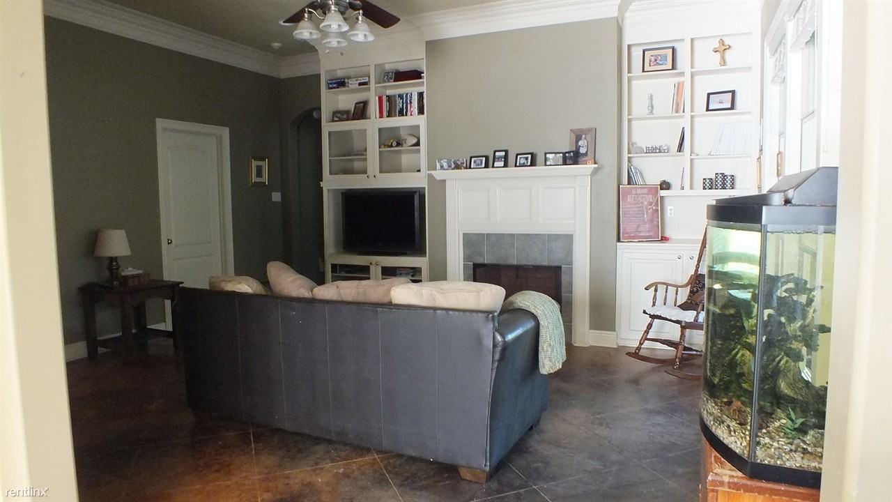 15146 Villa Ct E - Photo 2 of 10