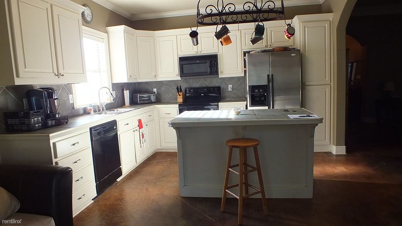 15146 Villa Ct E - Photo 3 of 10