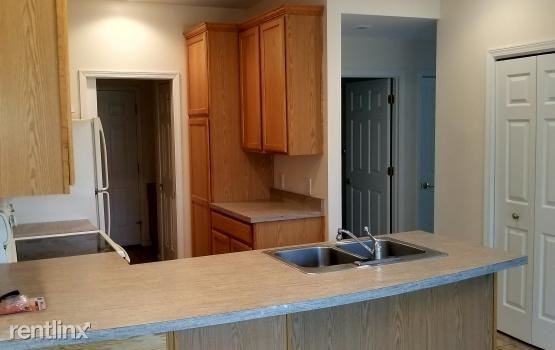 293 Stratford Ln - Photo 3 of 8