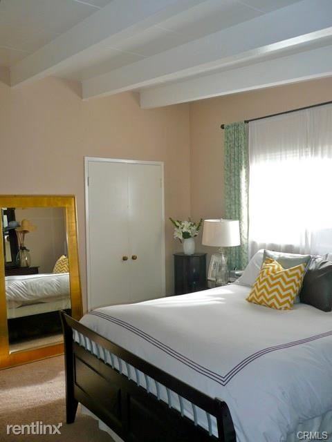 1435 Bluebird Canyon Dr - Photo 3 of 11