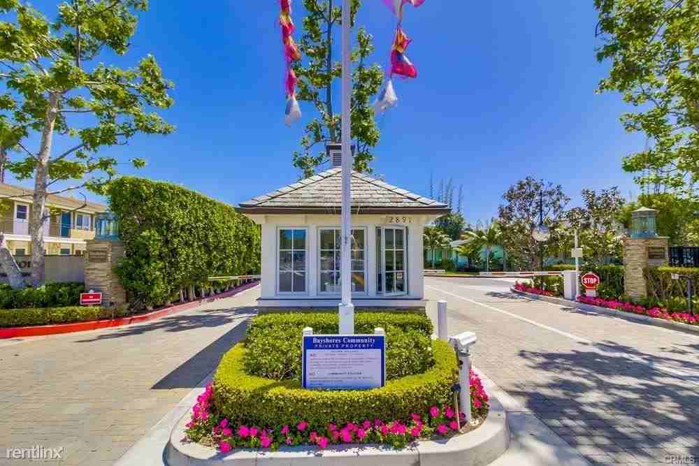 2685 Bayshore Dr - Photo 2 of 18