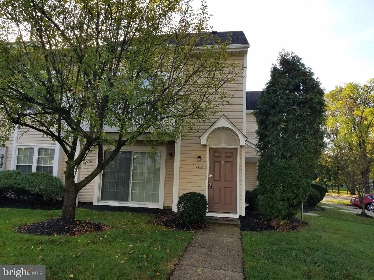 702 Sedgewick Ct - Photo 2 of 14