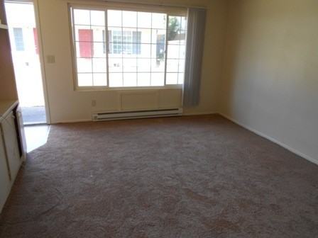 580 Ford St SE - Photo 3 of 11