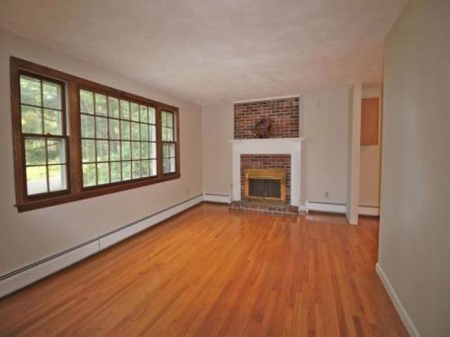 10 Cherry Ln - Photo 3 of 6