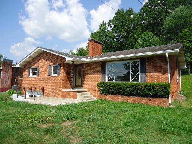 211 Hamlin St - Photo 2 of 12