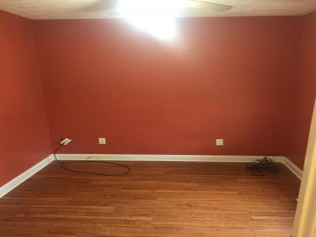 1512 Laura Ln - Photo 2 of 6