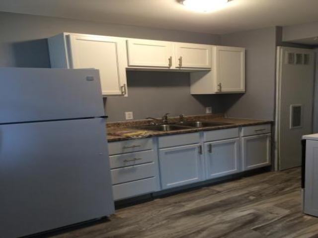 1102 Sylvan St - Photo 2 of 5