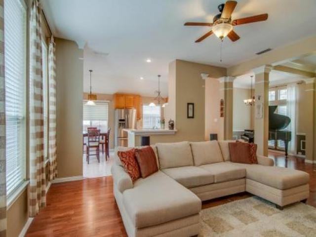 2208 Sagebrush Dr - Photo 2 of 6