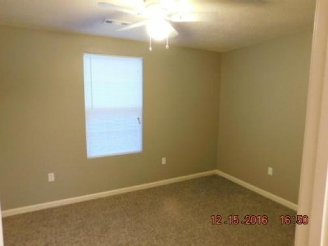 212 Locust St - Photo 2 of 6