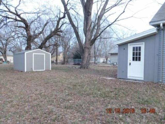 212 Locust St - Photo 3 of 6