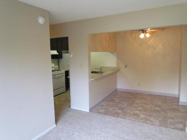 1075 Trinity St - Photo 3 of 6