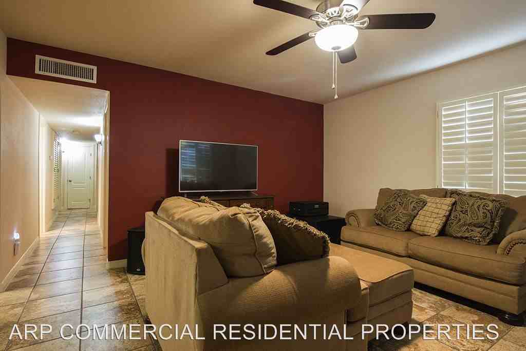 8857 Sunland Rd - Photo 3 of 17