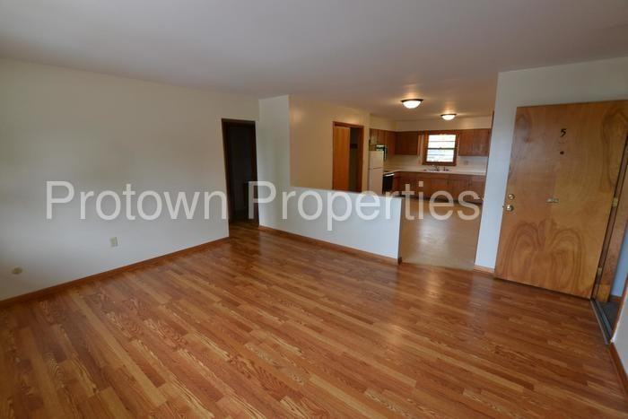 109 S Joliet St - Photo 3 of 7