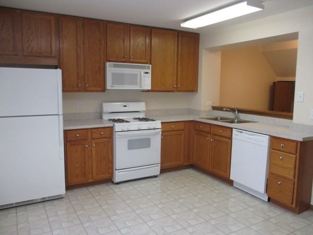 318 W Whispering Oaks Ln - Photo 2 of 16