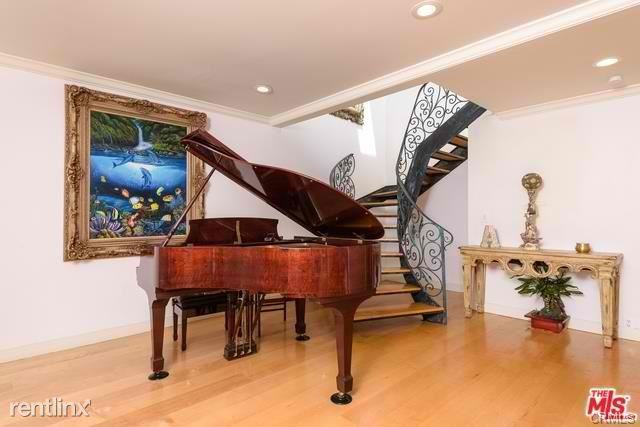 425 12th St - Photo 2 of 17