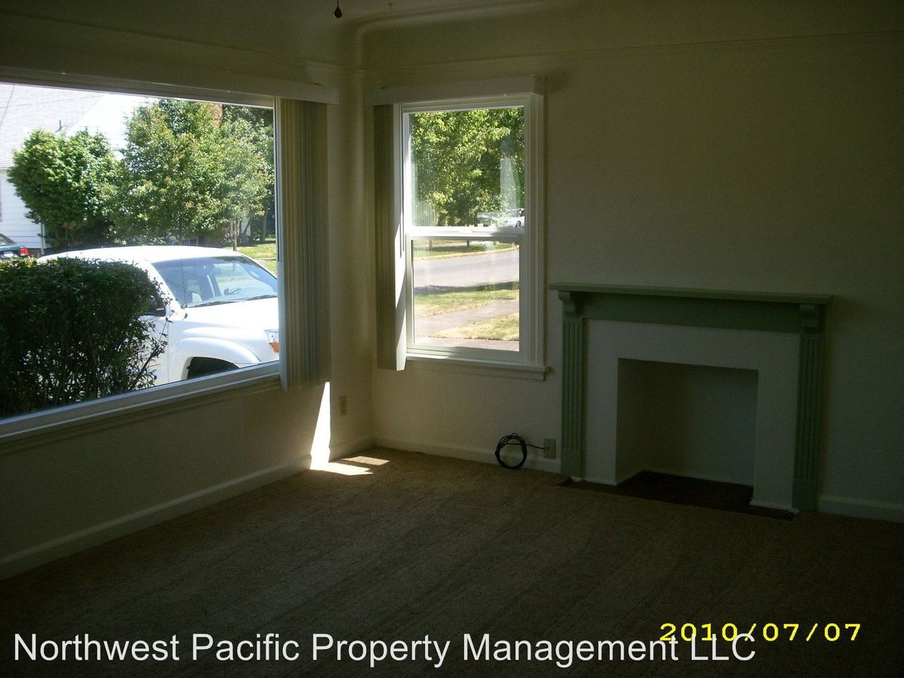 1060 Cross St SE - Photo 3 of 8