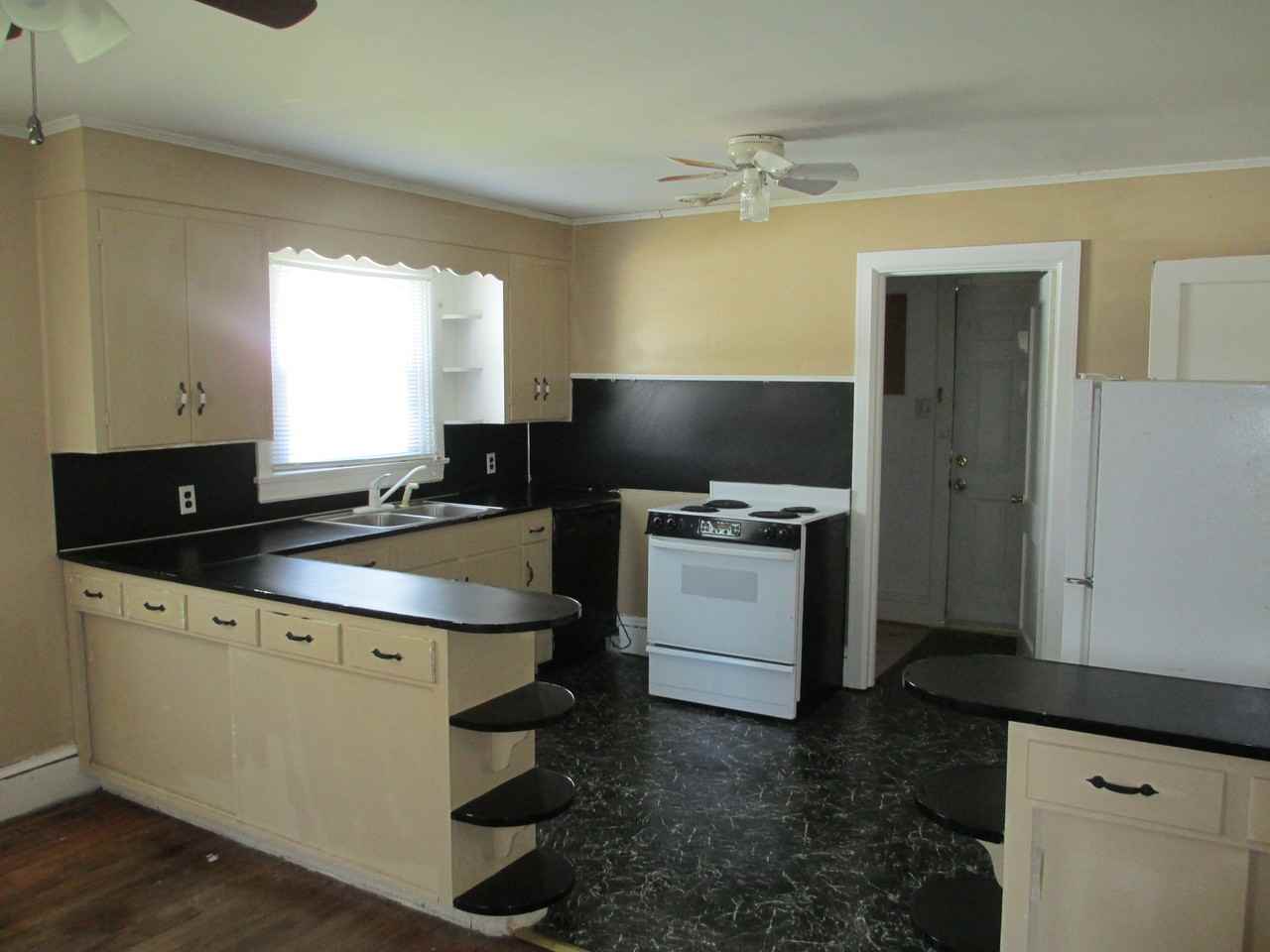 1009 Julian R Allsbrook Hwy - Photo 3 of 7