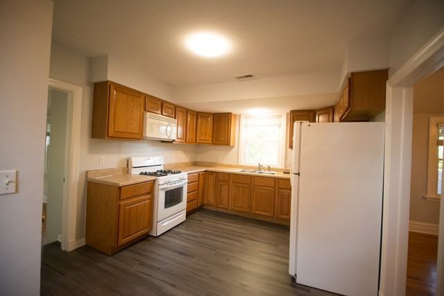 2117 Lake Ave #2R - Photo 2 of 10