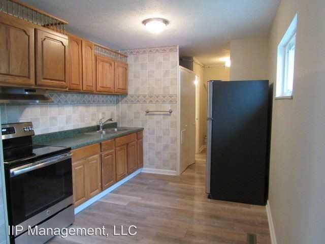 24525 Sherborne Rd - Photo 2 of 16