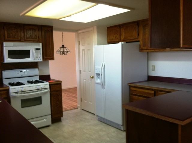 2380 Rossmere St - Photo 3 of 6