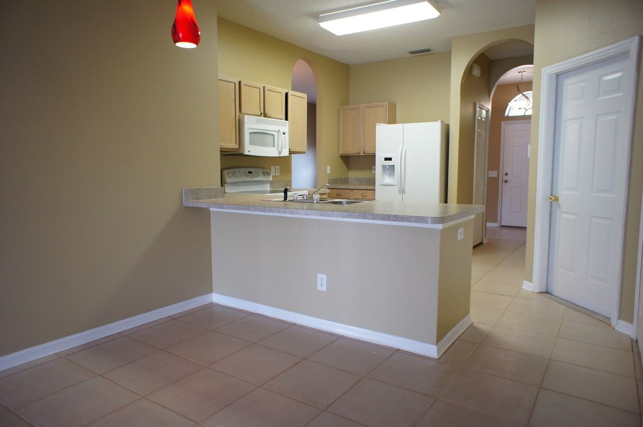 1419 Loretto Cir - Photo 3 of 16