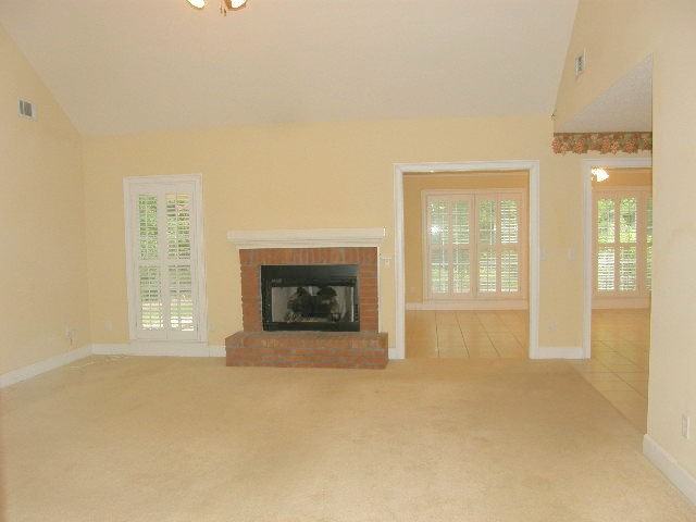 372 Cecily Ct - Photo 2 of 6