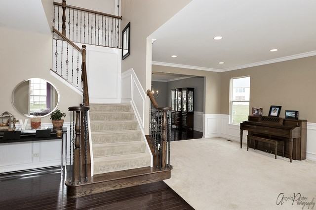 658 Iris Ct - Photo 3 of 34