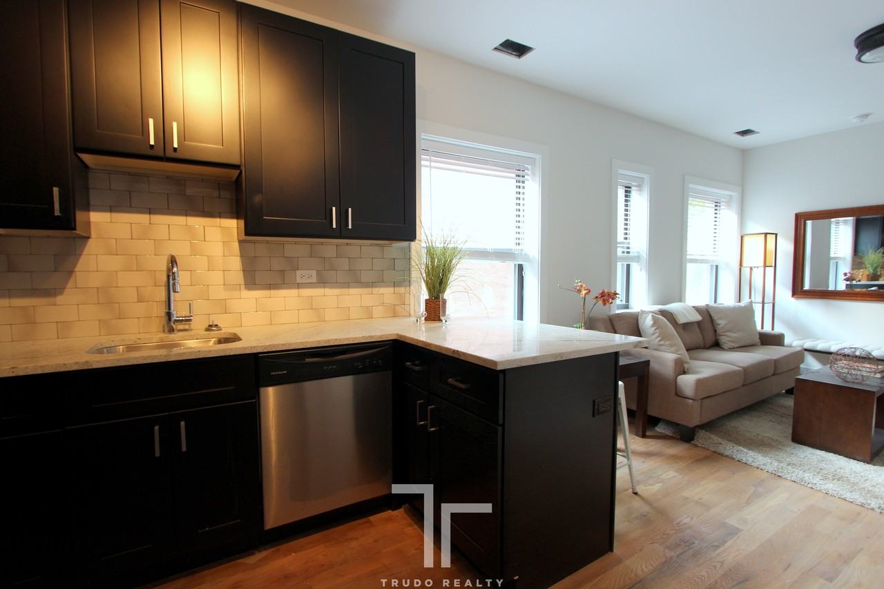 2203 West Eastwood Avenue - Photo 2 of 5