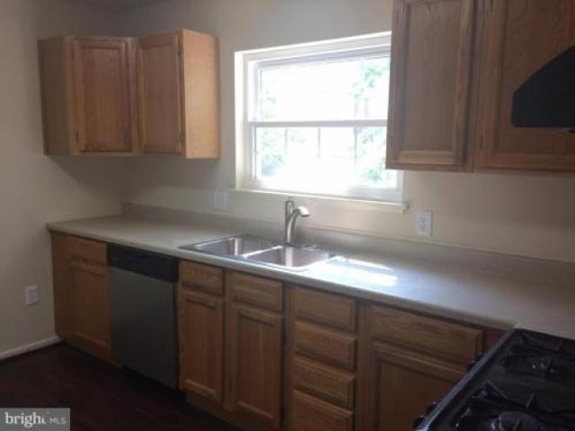 6117 Collinsway Rd - Photo 3 of 6