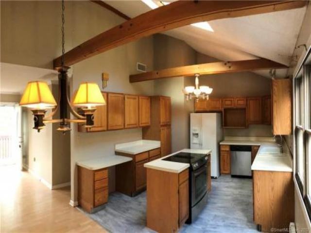 193 Prospect St - Photo 3 of 6