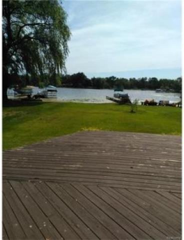 8863 Lakeview Dr - Photo 3 of 6