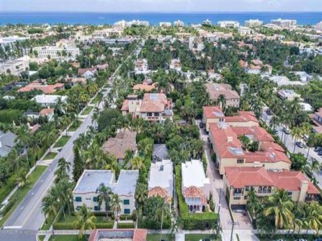 335 Cocoanut Row - Photo 2 of 6