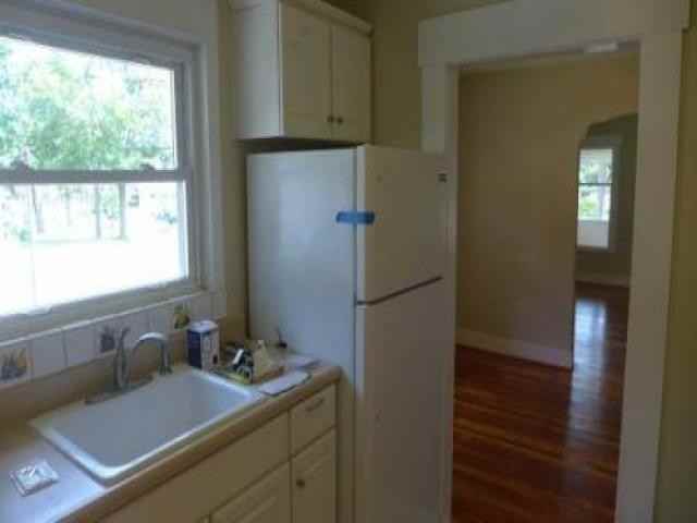 2402 Forest Ave - Photo 2 of 3