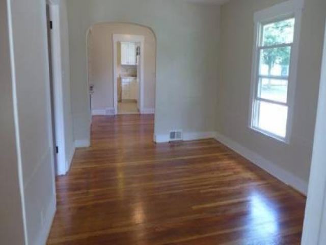 2402 Forest Ave - Photo 3 of 3