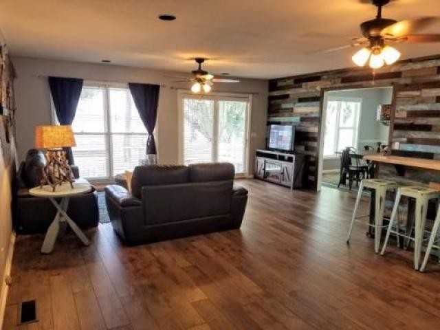 150 Midway Cir - Photo 3 of 6
