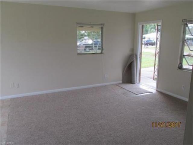 216 Oregon Way - Photo 2 of 6