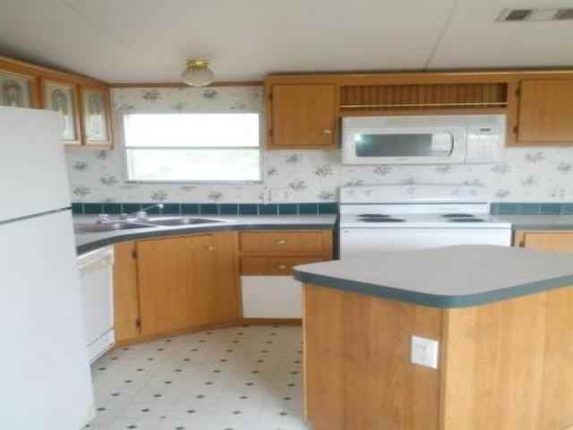 11813 217th Rd - Photo 3 of 6